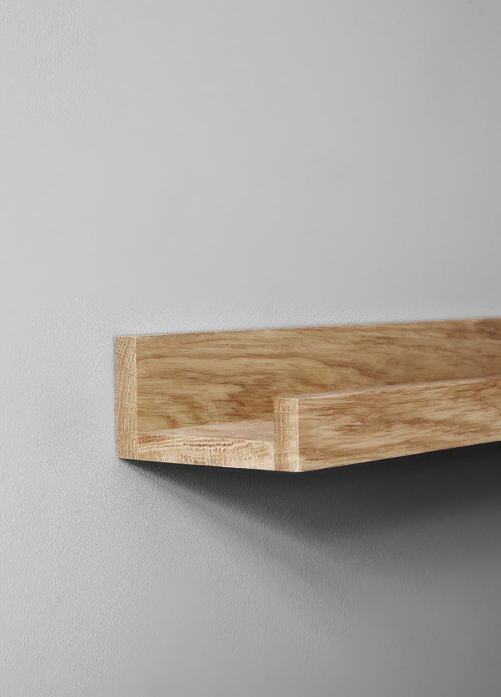 Oak picture ledge 28 in